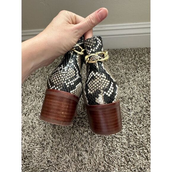 NWT TALBOTS VIA CHAINLINK DETAIL ANKLE BOOTS Size 8.5- EMBOSSED LEATHER - Picture 4 of 10